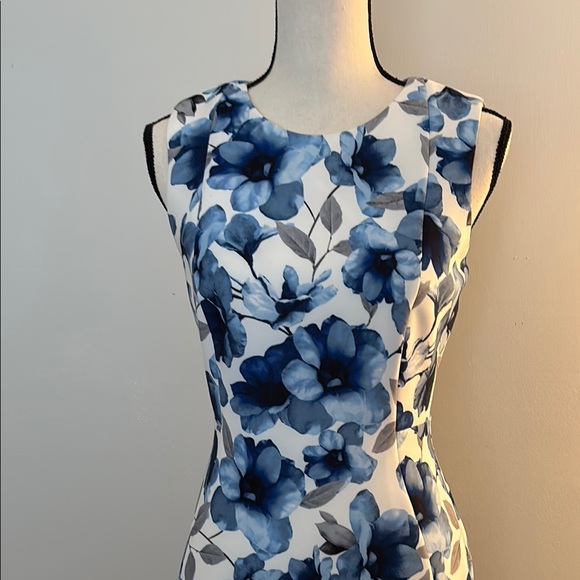 Calvin Klein Floral Blue and White Dress 🍀HP🍀 - Picture 2 of 6